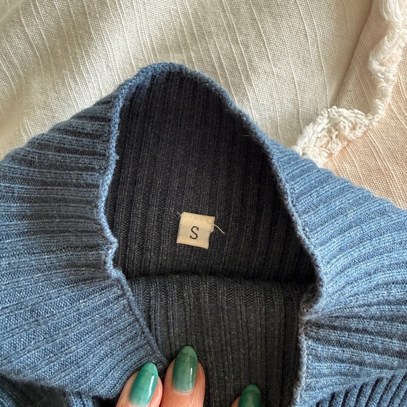 Blue Ribbed Knit Dress - Picture 4 of 9